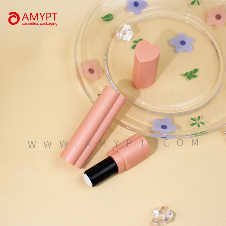 บรรจุภัณฑ์ลิปสติกเปล่ารูปหัวใจ Matte บรรจุภัณฑ์เครื่องสำอางโรแมนติก 