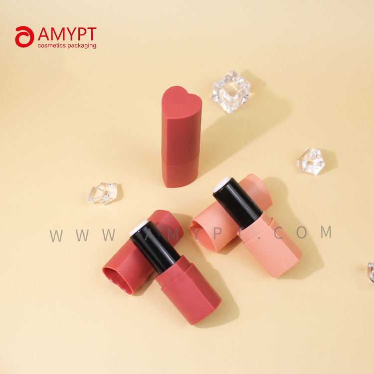 บรรจุภัณฑ์ลิปสติกเปล่ารูปหัวใจ Matte บรรจุภัณฑ์เครื่องสำอางโรแมนติก 